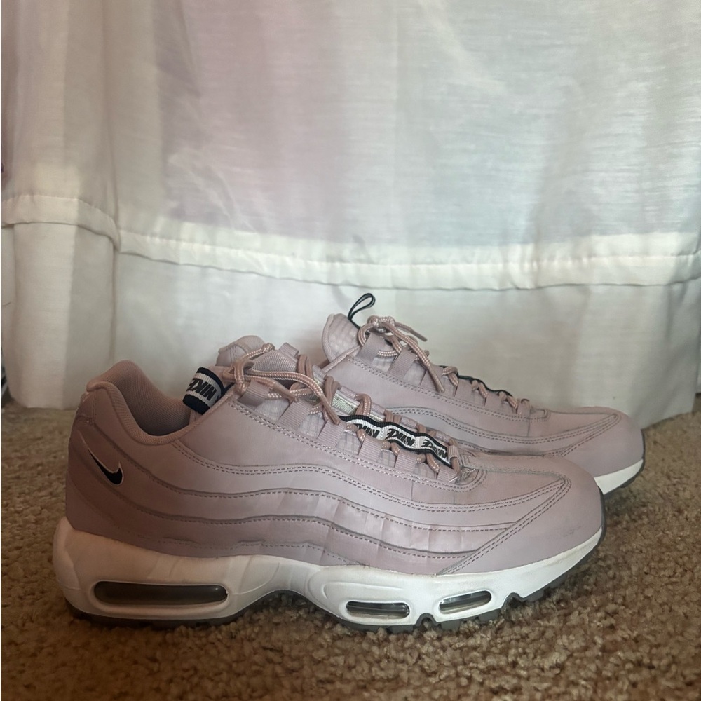 Nike Air Max 95 sneakers pink and white